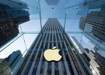 Apple Gains as Investors Bet on Foldable iPhone Launch